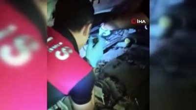 uyusturucu -  Durdurulan aracın motor bölümünden silahlar ve uyuşturucu çıktı Videosu