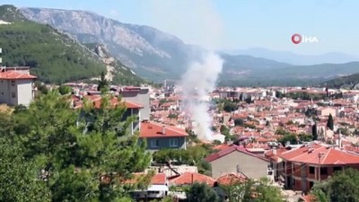 ev yangini -  Ev yangını mahalleyi dumanlar altında bıraktı Videosu