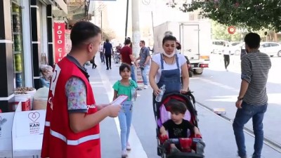 kizilay -  Kızılay'ın tekerlekli sandalyeli gönüllüleri vatandaşı kan vermeye davet etti Videosu