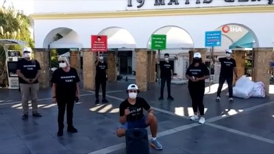  Marmaris'te gönüllü öğrenciler maske dağıttı