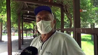 yasli adam -  Ailesinin uzaklaştırma kararı aldırdığı yaşlı adam parkta yatıyor Videosu