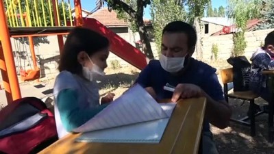 milli egitim muduru -  Köy okulu öğretmeni, öğrencileri için bahçeyi sınıfa dönüştürdü Videosu
