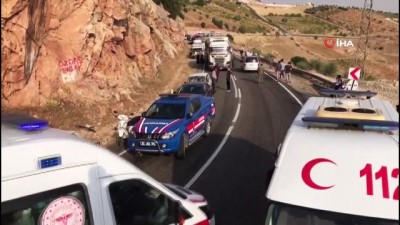  Adıyaman’da 2 araç kafa kafaya çarpıştı: 8 yaralı