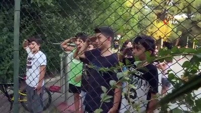 gaziler -  Bakan Akar'dan parkta oynayan çocukların asker selamına karşılık Videosu