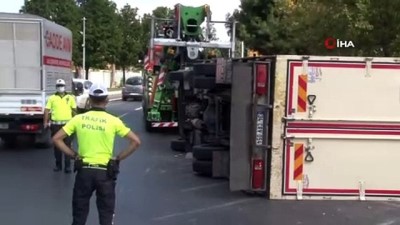 kirkoy -  Bakırköy’de nakliye kamyonu devrildi Videosu
