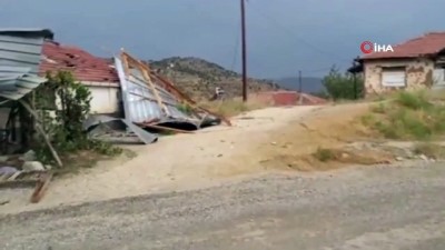  Nallıhan'da bir evin çatısı rüzgar nedeniyle uçtu