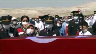  Van şehidi Uzman Çvş. Yusuf Uyar son yolculuğuna uğurlanıyor