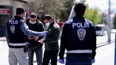 yasaklar -  Erzincan’da 65 yaş ve üzeri ile kronik rahatsızlığı bulunanların 11.00-18.00 saatleri arasında sokağa çıkmaları yasaklandı Videosu