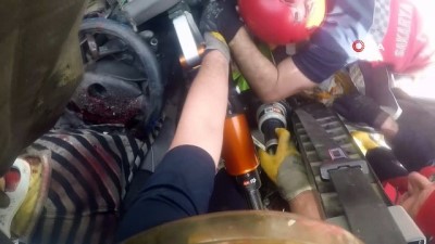 isci servisi -  İtfaiye erlerinin kazada sıkışan kişileri kurtarma operasyonu kamerada Videosu