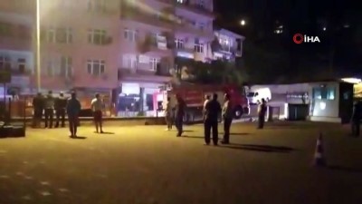cati yangini -  5 katlı binanın çatı katı alev alev yandı: 2 kişi dumandan etkilendi Videosu