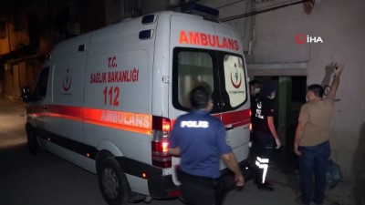 polis ekipleri -  Ağabeyini bıçaklayıp evlerin çatılarından atlayarak kaçtığı sırada düşüp yakalandı Videosu