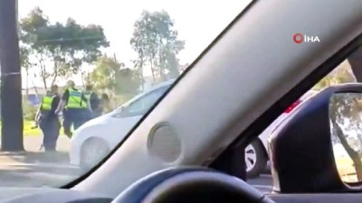 psikolojik tedavi -  - Avustralya'da polisin kafasını tekmelediği kişi yoğun bakımda Videosu