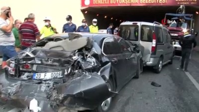 polis ekipleri -  Denizli’de 9 araçlı zincirleme trafik kazası: 2 yaralı Videosu