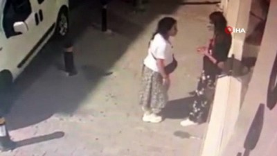 pazar gunu -  Kızların kavgası kamerada Videosu