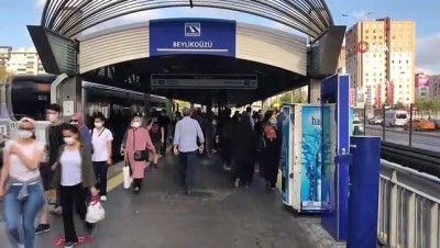 metrobus duragi -  İstanbul’da toplu taşımada tıka basa yoğunluk Videosu