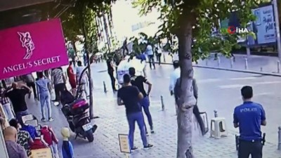silahli saldirgan -  Laleli’de husumetli olduğu kişilere sokak ortasında böyle kurşun yağdırdı Videosu
