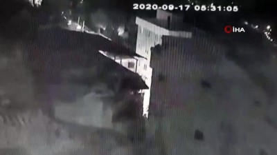  İzmir’de tüp bomba gibi patladı: 2 kişi yaralandı, araçlar hasar gördü