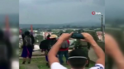 kirim -  - Kolombiya'da halk İspanyol subayın heykelini yıktı Videosu
