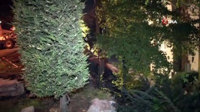  Küçükçekmece’de sitenin istinat duvarı çöktü