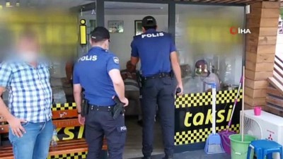 polis araci -  Polisin maske uyarısına kızan esnaf, nüfus cüzdanını vermemek için direndi Videosu