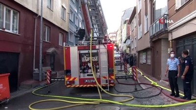 polis ekipleri -  Apartman çatısında çıkan yangın paniğe neden oldu Videosu