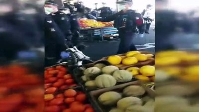 polis mudahale -  - Avustralya'da Covid-19 kısıtlamalarına karşı gösteriler sürüyor Videosu