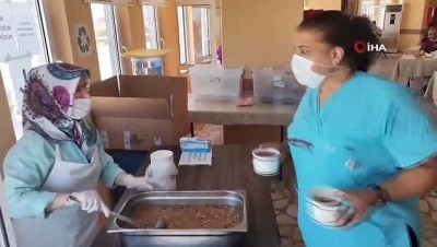 akarca -  Sağlık çalışanlarına aşureler Osmangazi’den Videosu