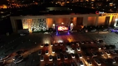  Açık havada sinema keyfi