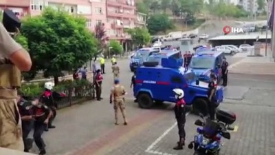 polis ekipleri -  Alaplı'da iş adamı ve yanında bulunan kadını öldüren 4 kişi tutuklandı Videosu