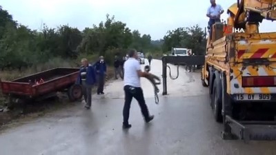 devlet hastanesi -  Bursa'da traktör devrildi: 1'i ağır, 3 yaralı Videosu