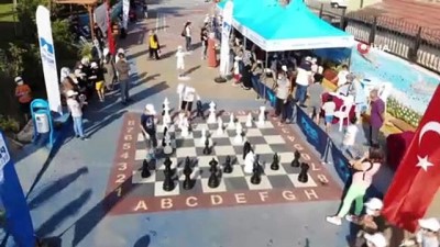 satranc -  Çocuk Sokağı’nda sosyal mesafeli satranç oynadılar Videosu