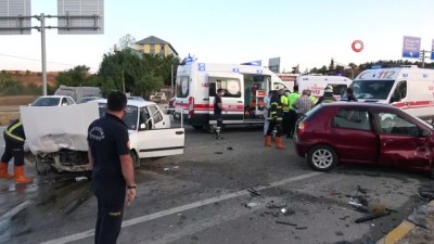 polis ekipleri -  Kastamonu’da iki otomobil çarpıştı: 3 yaralı Videosu