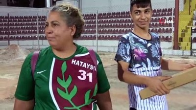 dovme -  Süper Lig'in tek kadın amigosu, yeniden tribünlere kavuşmak istiyor Videosu