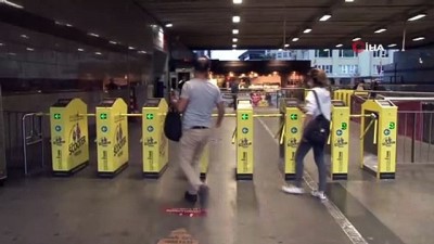 metrobus duraklari -  Kademeli mesai saati uygulamasının ilk gününde toplu ulaşımdan manzaralar Videosu
