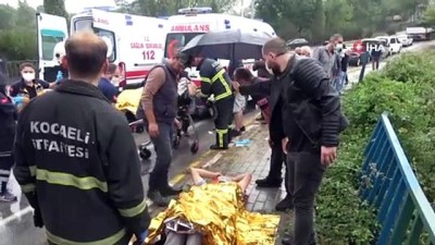 demir korkuluk -  Kocaeli'de feci kaza...Yaralılar ıslanmasın diye şemsiyesini açarak dakikalarca bekledi Videosu