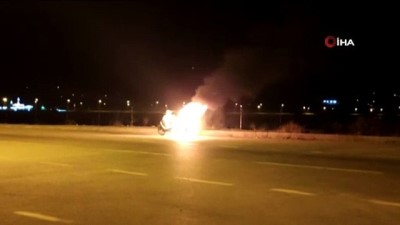 Motosiklet alev topuna döndü