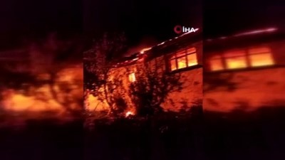  Susurluk'da bir ev alevlere teslim oldu