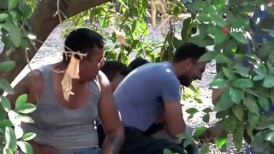 tarim iscisi -  Adana'da yürek burkan görüntüler...Ölü olarak bulunan annenin 4 aylık bebeğini amcası kucağına alıp avutmaya çalıştı Videosu
