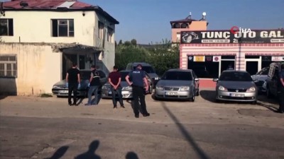 kalasnikof -  Oto galeriye kalaşnikoflu saldırı: 2 yaralı Videosu