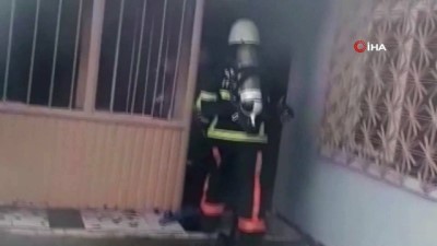  Alevlerin arasına dalan arkadaşlarını son anda uyardı