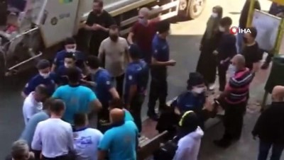 polis ekipleri -  Geri dönüşüm çalışanları ile karton toplayıcıların kavgasında kan aktı: 1 yaralı Videosu
