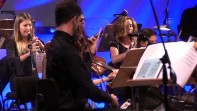 kemanci - İzmir'de açık havada Mozart Seçkileri konseri Videosu