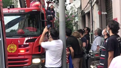 yangina mudahale -  Şişli’de yangın paniği vatandaşları sokağa döktü Videosu