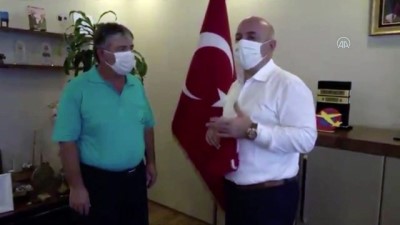 temizlik gorevlisi - Belediye temizlik görevlisinin Türk bayrağı hassasiyeti - KOCAELİ Videosu