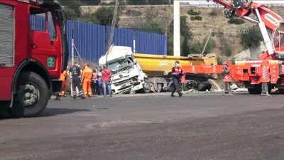 hamzali - İki kamyonun çarpışması sonucu 1 kişi öldü, 1 kişi yaralandı - ADANA Videosu
