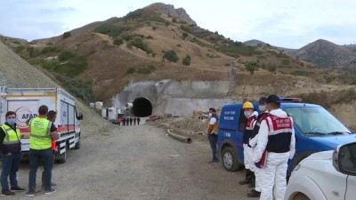 gaz sikismasi - Kop Dağı Tüneli inşaatında patlama - Vali Cüneyt Epcim - BAYBURT Videosu