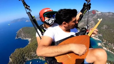 gokyuzu -  Paraşütle saz çalıp Neşet Ertaş’ı andı Videosu