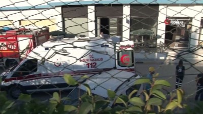 baros -  Ataşehir’deki bir şantiyede üzerine demir blok düşen işçiyi itfaiye kurtardı Videosu