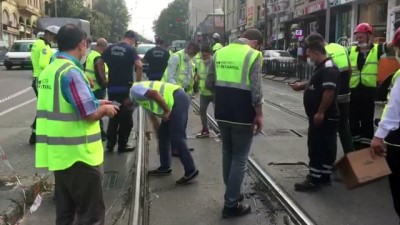 servis araci - Fatih'te tramvay ile servis aracı çarpıştı (3) - İSTANBUL Videosu