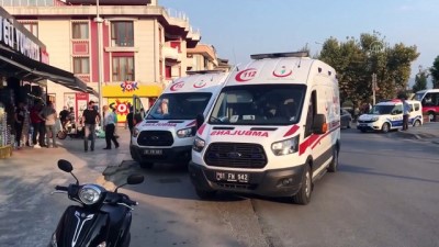 elektrikli bisiklet - Hafif ticari araç elektrikli bisiklete çarptı: 2 yaralı - DÜZCE Videosu